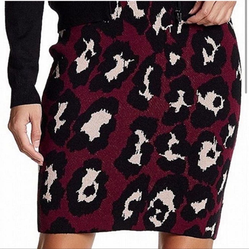 New Romeo + Juliet couture burgundy leopard skirt